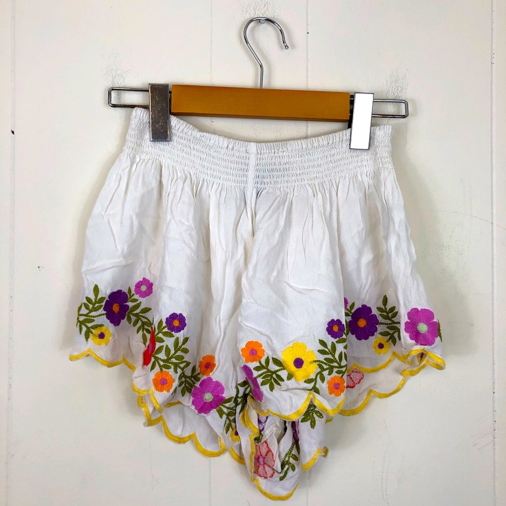 Floral Embroidered‎ Petal Shorts Sz S